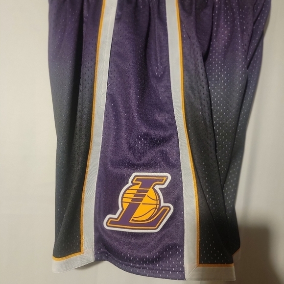 Mitchell & Ness LA Lakers 2009 Fadeaway Swingman Men’s Basketball Shorts Size M - Picture 7 of 8